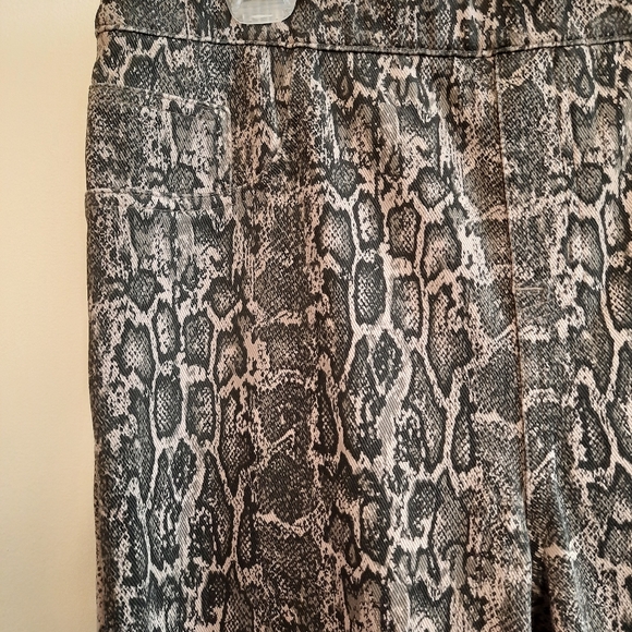 Spanx Snakeskin Taupe Jean-ish Leggings Pants Size XL - Picture 7 of 13